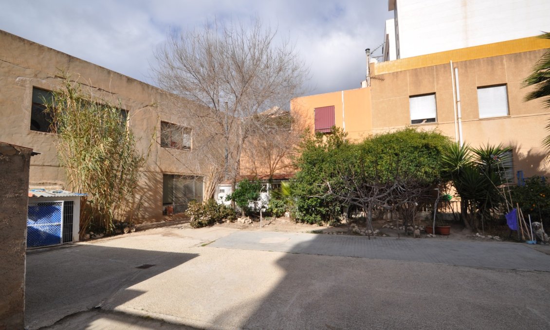 Revente - Maison de ville -
Petrer - Inland