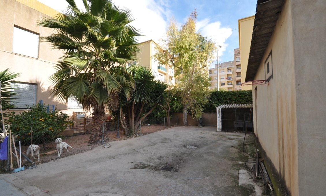 Revente - Maison de ville -
Petrer - Inland