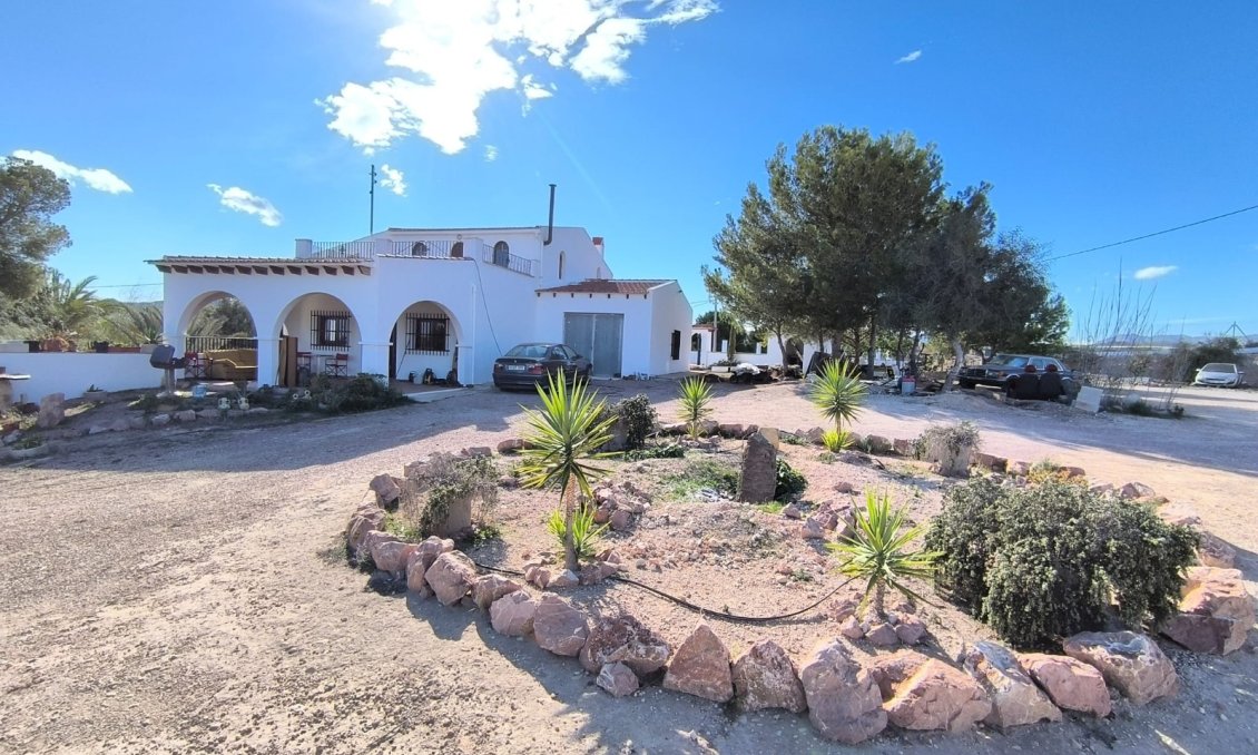 Revente - Villa -
Novelda - Inland