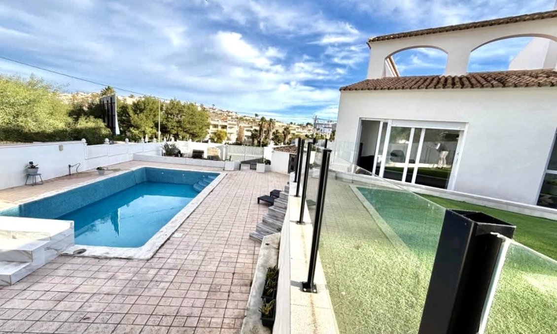 Segunda mano - Villa -
Villamartin - Costa Blanca