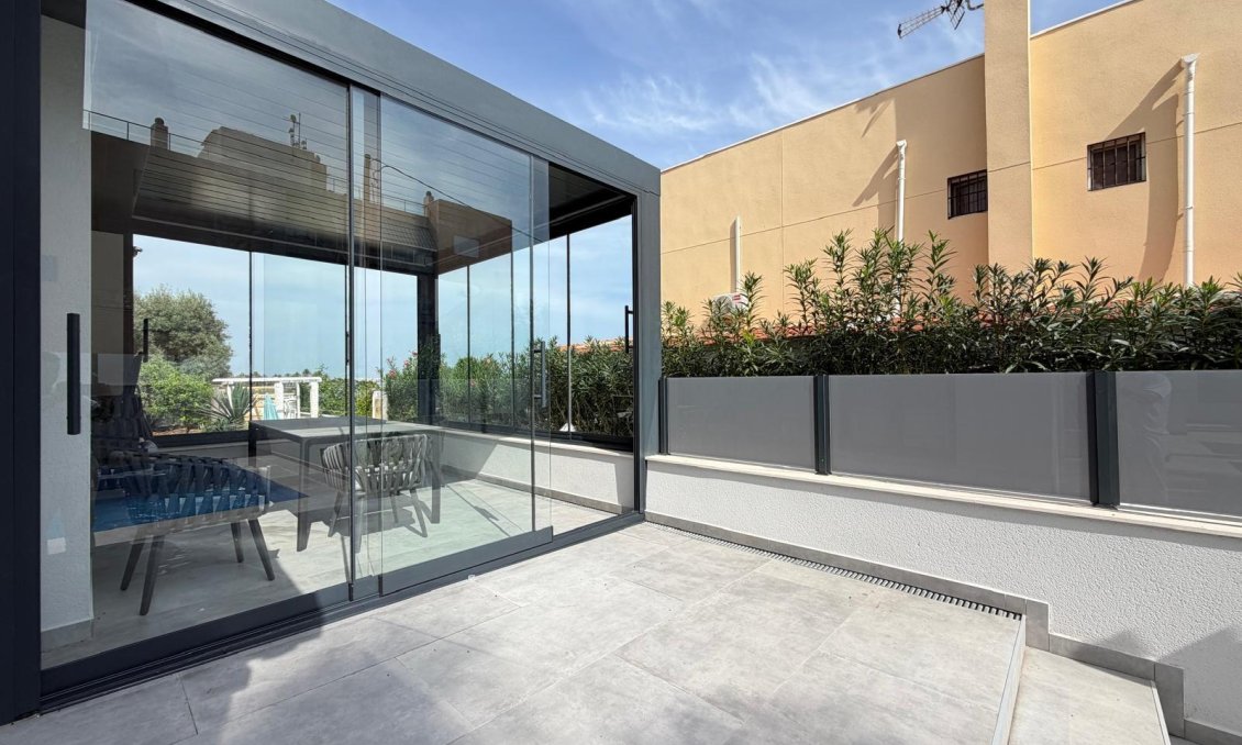 Segunda mano - Villa -
Torrevieja - Punta Prima