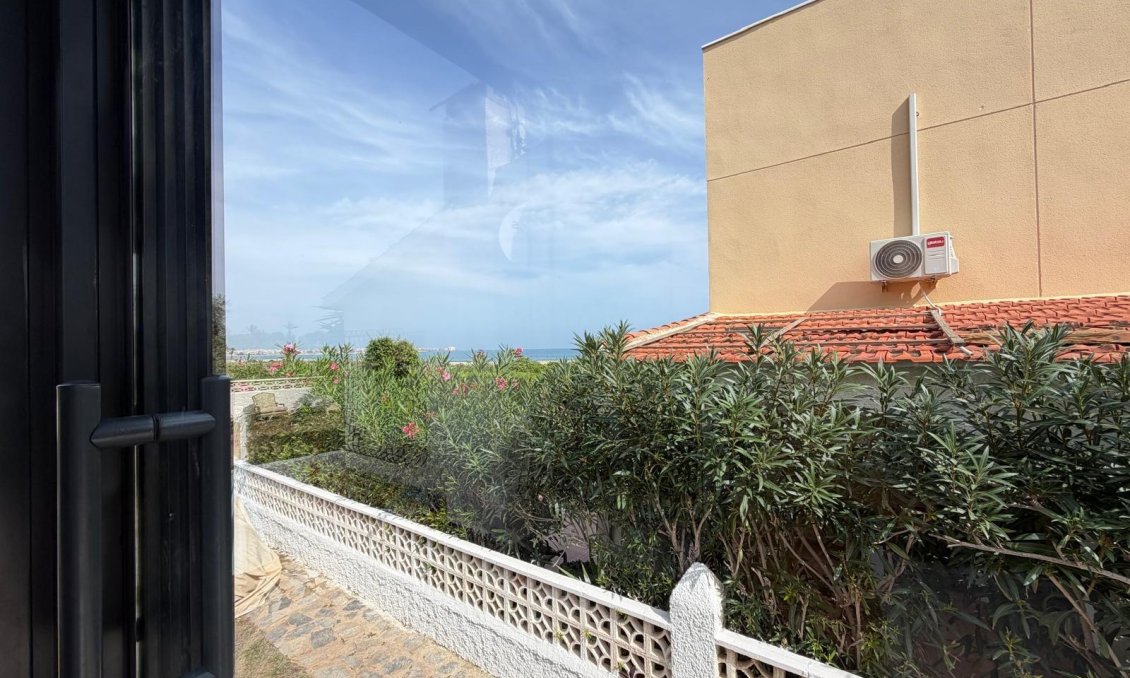 Segunda mano - Villa -
Torrevieja - Punta Prima