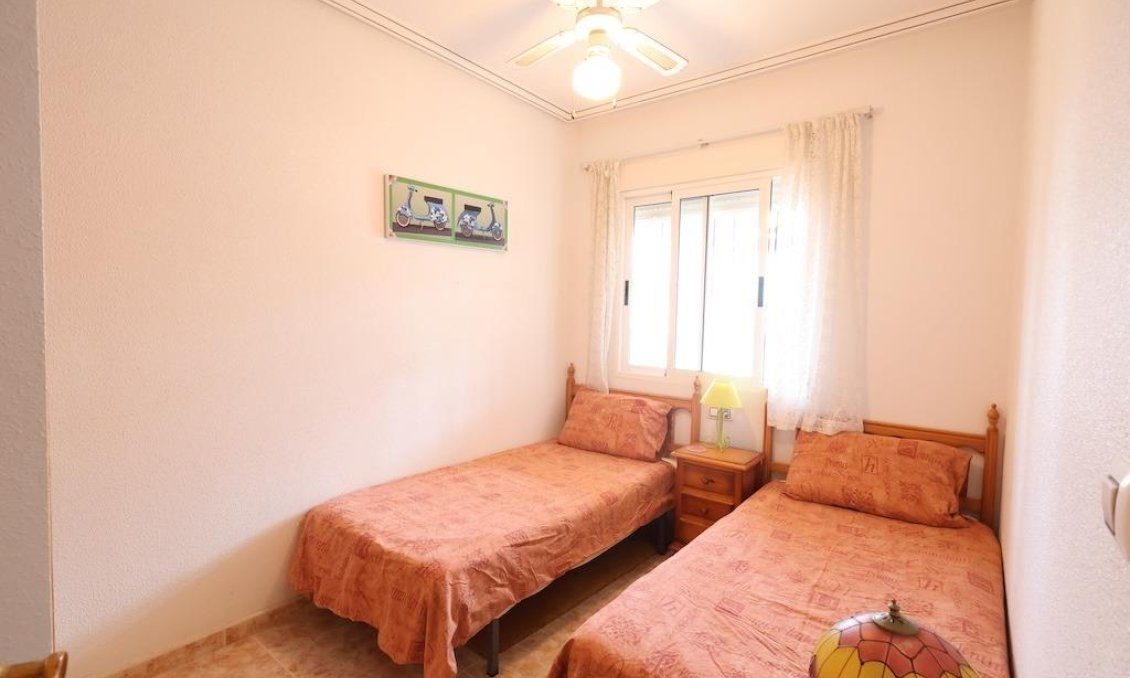 Segunda mano - Bungalow -
Orihuela Costa - Costa Blanca