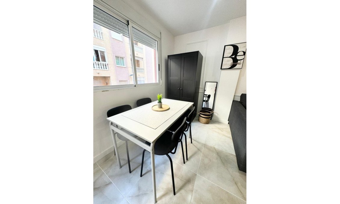 Revente - Appartement -
Torrevieja - Centro