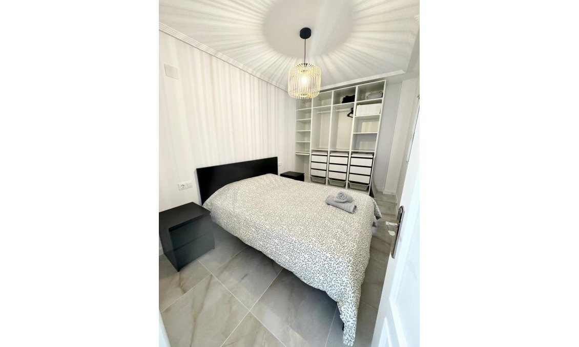 Revente - Appartement -
Torrevieja - Centro