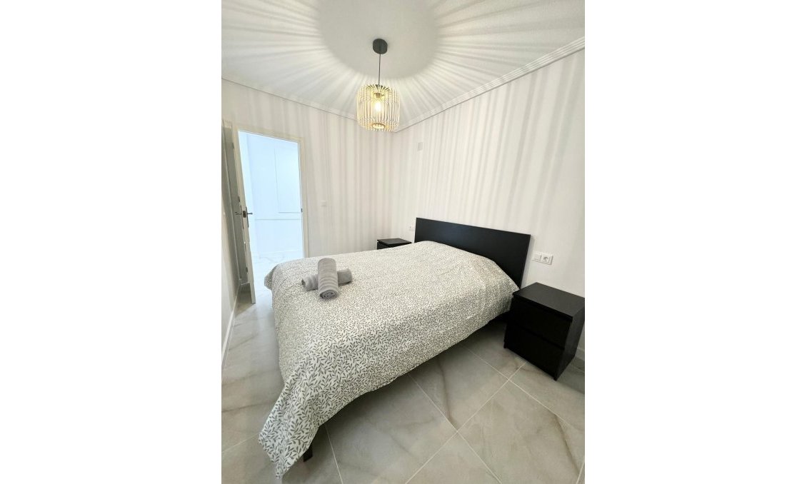 Revente - Appartement -
Torrevieja - Centro
