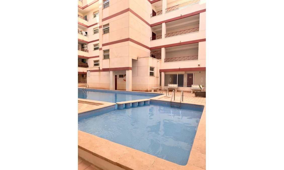 Revente - Appartement -
Torrevieja - Centro