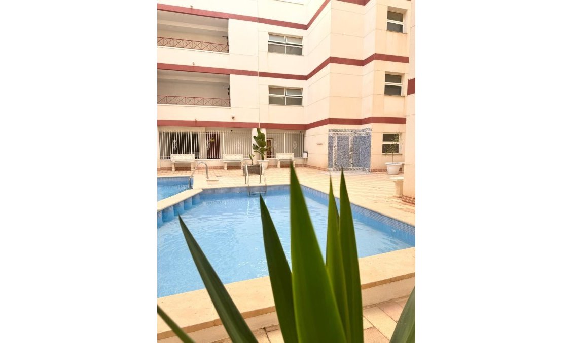 Revente - Appartement -
Torrevieja - Centro