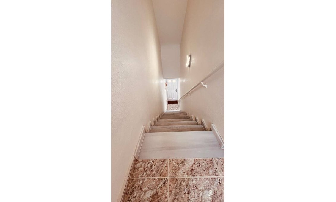 Revânzare - Apartament -
Villamartin - Costa Blanca