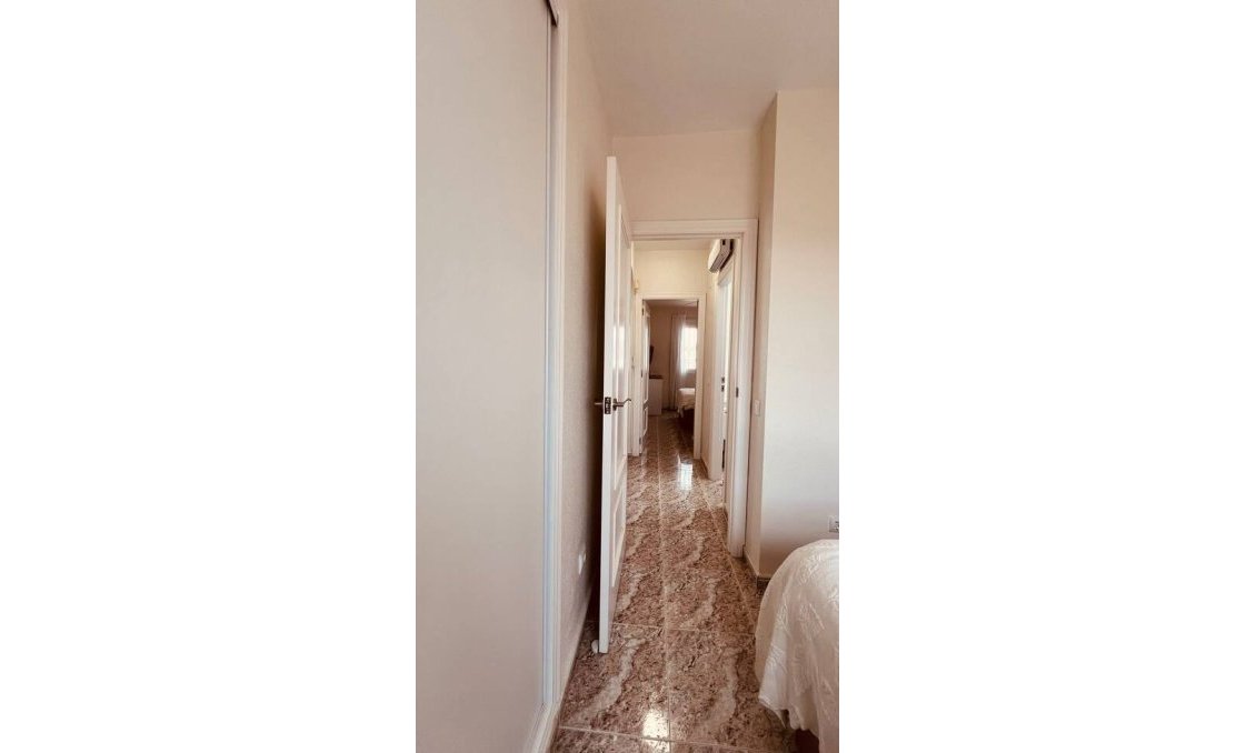 Revânzare - Apartament -
Villamartin - Costa Blanca
