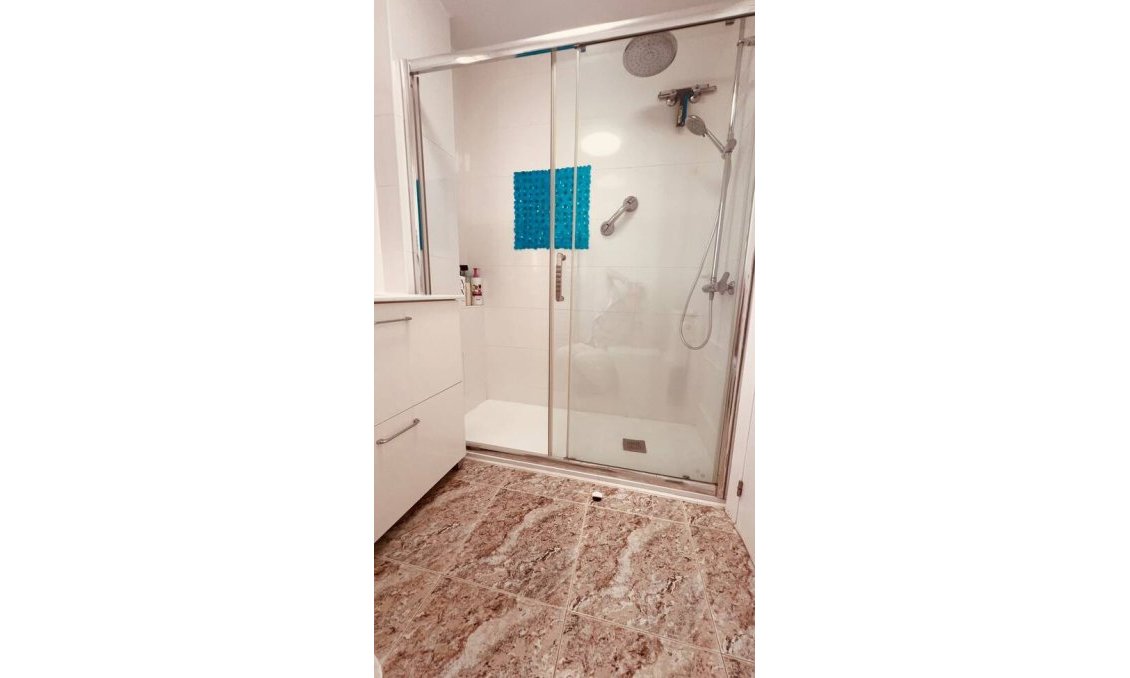 Revânzare - Apartament -
Villamartin - Costa Blanca