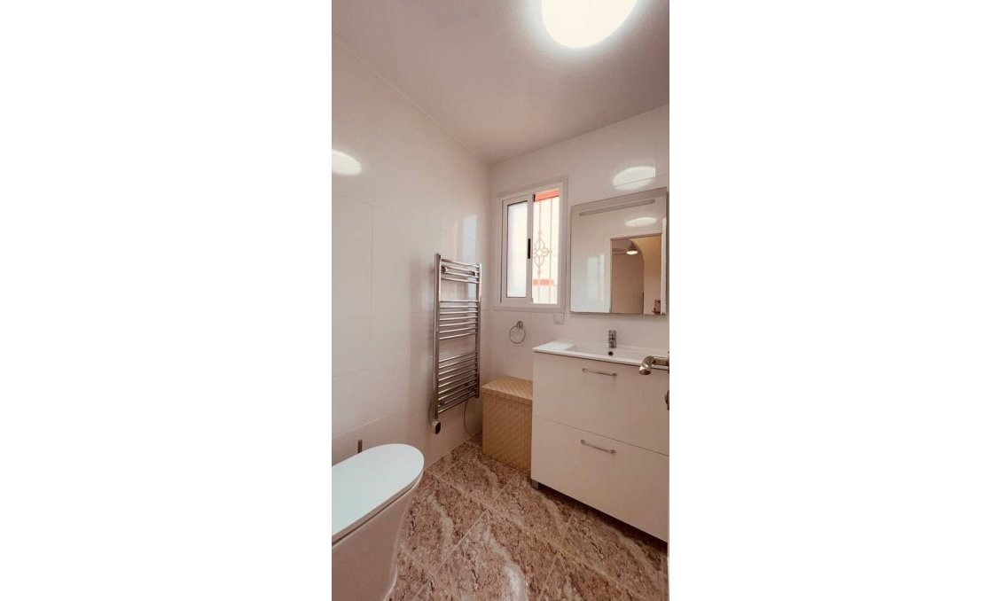 Revânzare - Apartament -
Villamartin - Costa Blanca