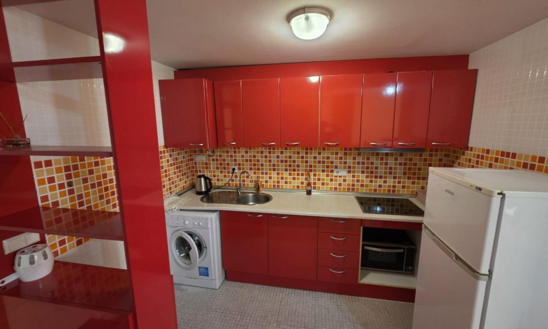 Revânzare - Apartament -
Torrevieja - Estacion De Autobuses