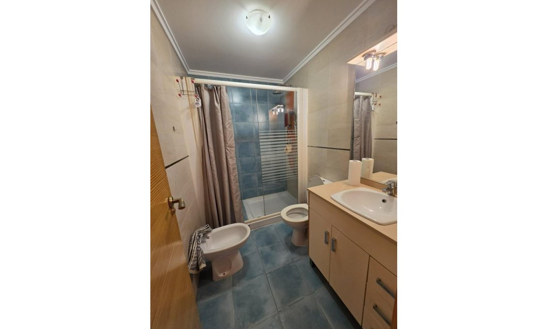Revânzare - Apartament -
Torrevieja - Estacion De Autobuses