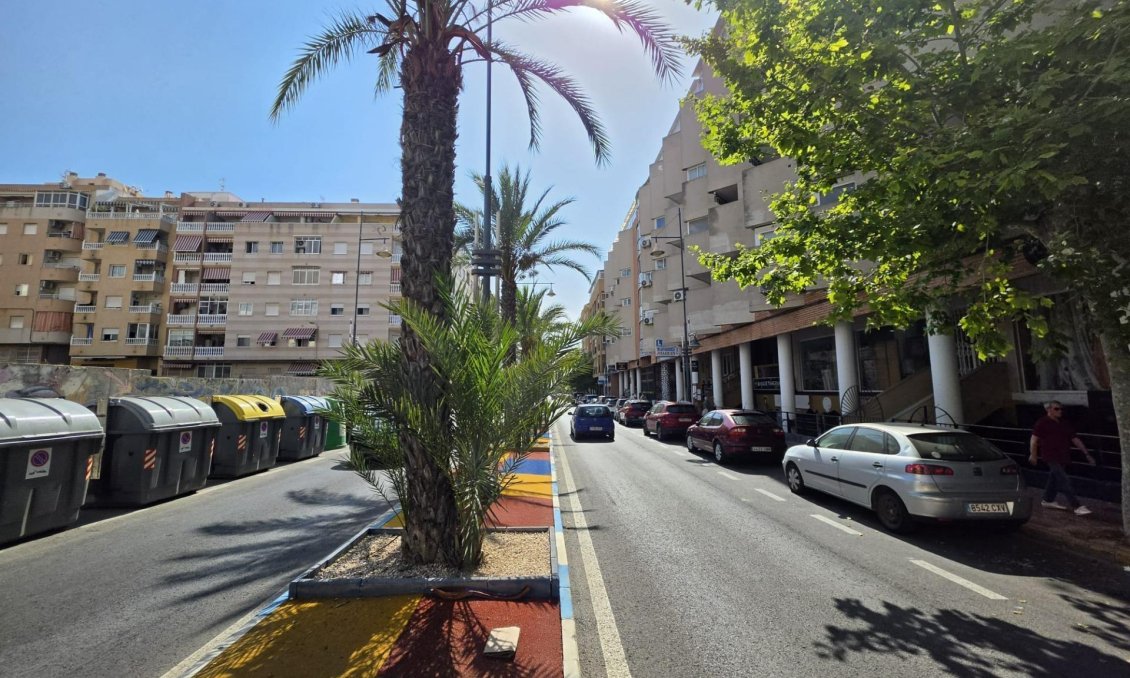 Revânzare - Apartament -
Torrevieja - Estacion De Autobuses