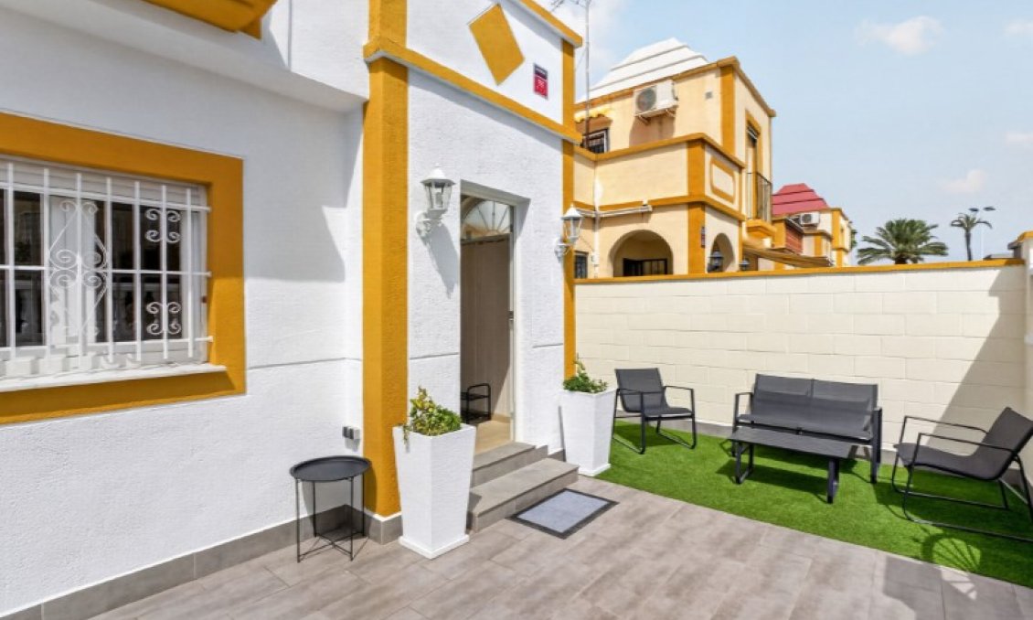 Revânzare - Casă înșiruită -
Torrevieja - Costa Blanca