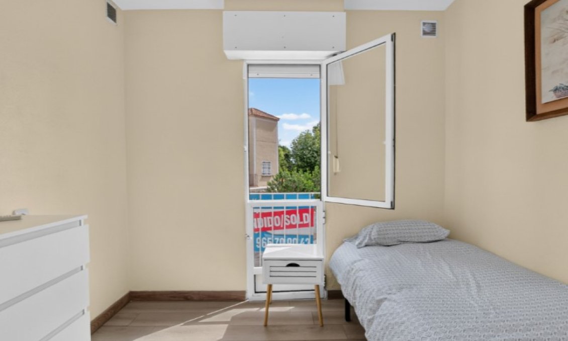 Revânzare - Casă înșiruită -
Torrevieja - Costa Blanca