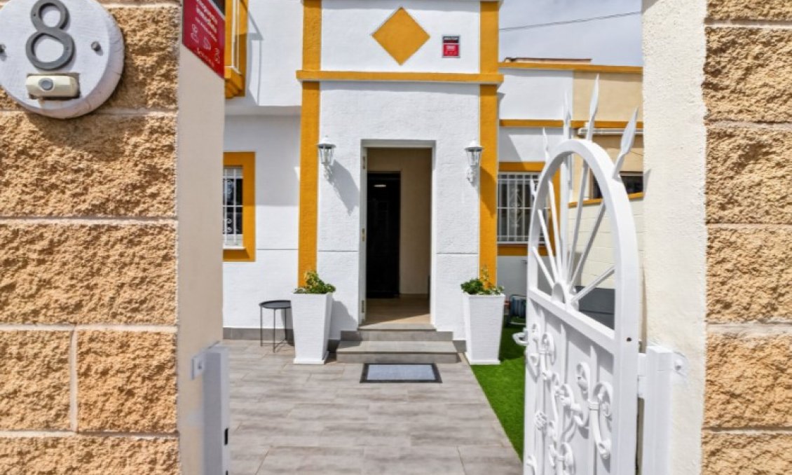 Revânzare - Casă înșiruită -
Torrevieja - Costa Blanca