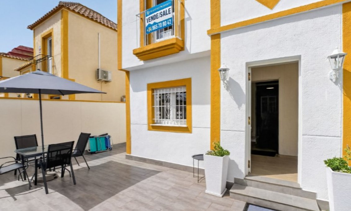 Revânzare - Casă înșiruită -
Torrevieja - Costa Blanca