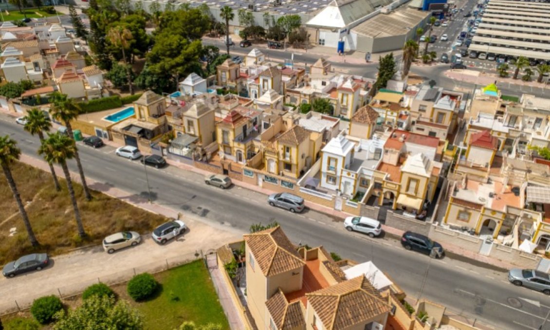 Revânzare - Casă înșiruită -
Torrevieja - Costa Blanca