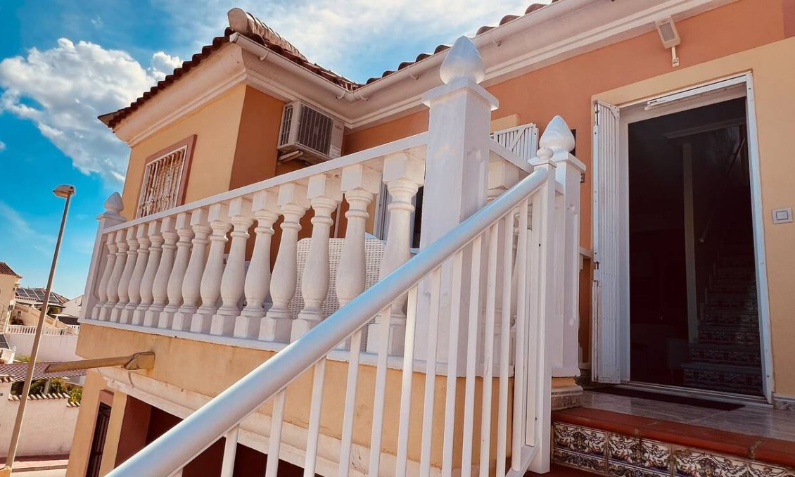 Revânzare - Apartament -
Villamartin - Costa Blanca