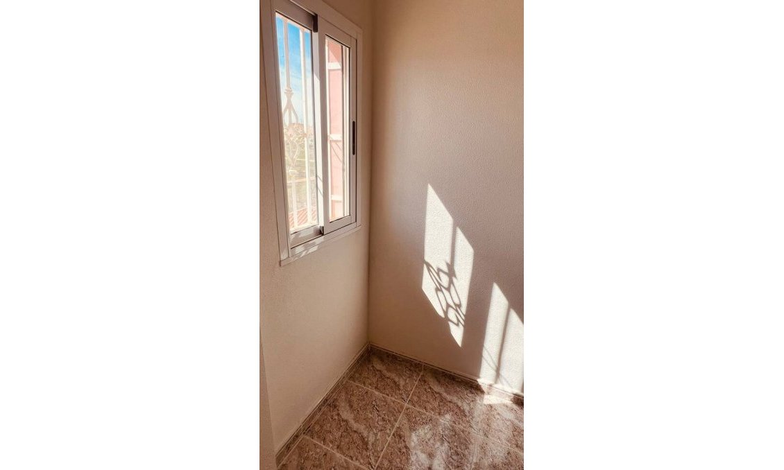 Revânzare - Apartament -
Villamartin - Costa Blanca
