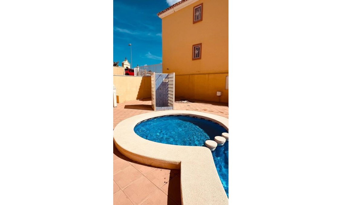 Revânzare - Apartament -
Villamartin - Costa Blanca