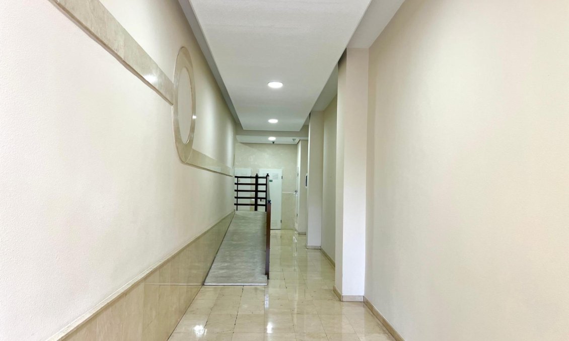 Segunda mano - Apartamento -
Torrevieja - Puerto Deportivo