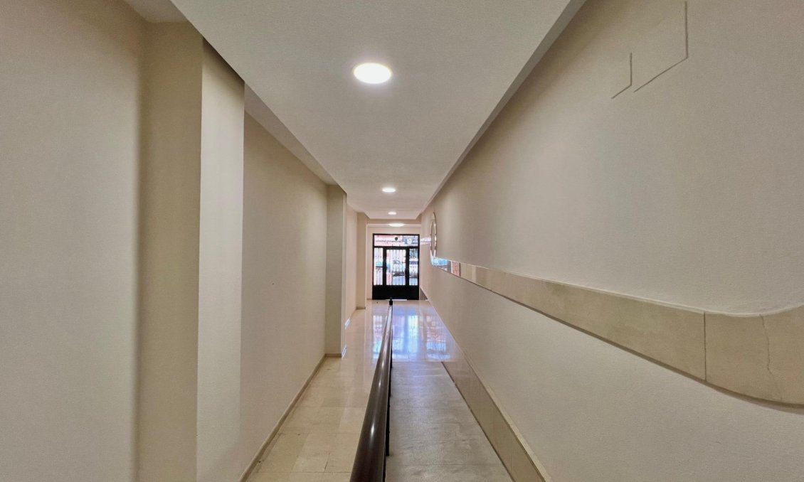 Segunda mano - Apartamento -
Torrevieja - Puerto Deportivo
