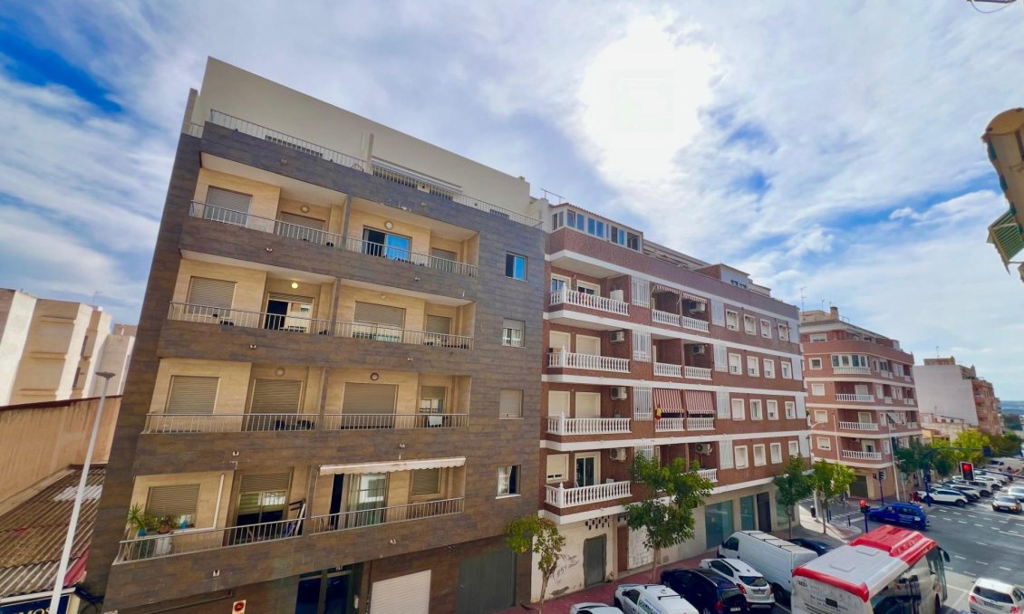 Segunda mano - Apartamento -
Torrevieja - Puerto Deportivo