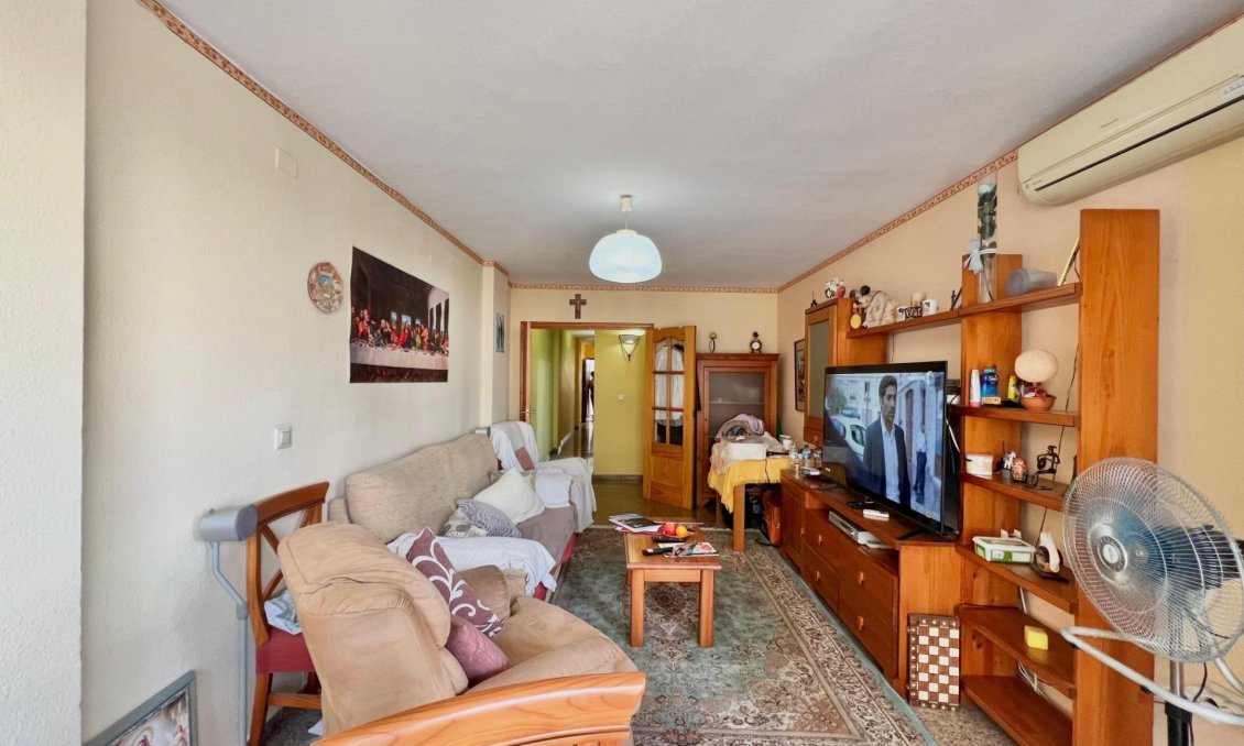 Segunda mano - Apartamento -
Torrevieja - Puerto Deportivo