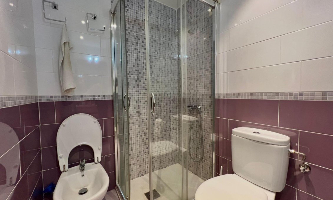Segunda mano - Apartamento -
Torrevieja - Puerto Deportivo