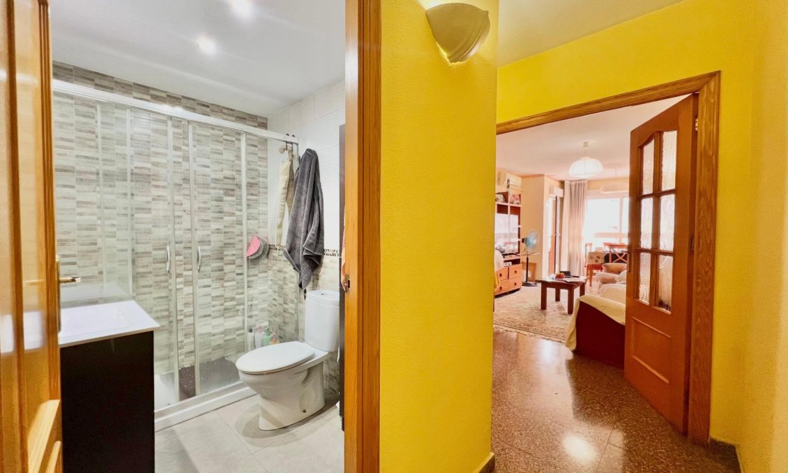 Segunda mano - Apartamento -
Torrevieja - Puerto Deportivo