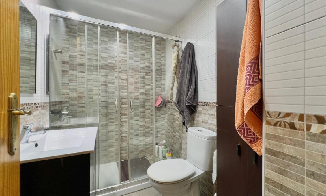 Segunda mano - Apartamento -
Torrevieja - Puerto Deportivo