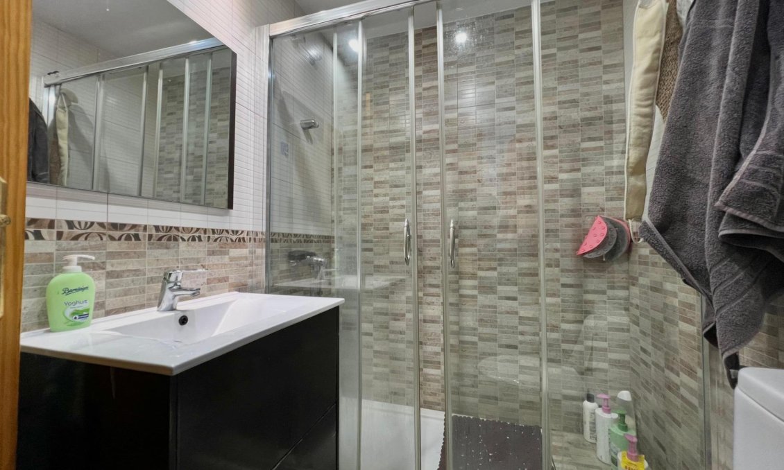 Segunda mano - Apartamento -
Torrevieja - Puerto Deportivo