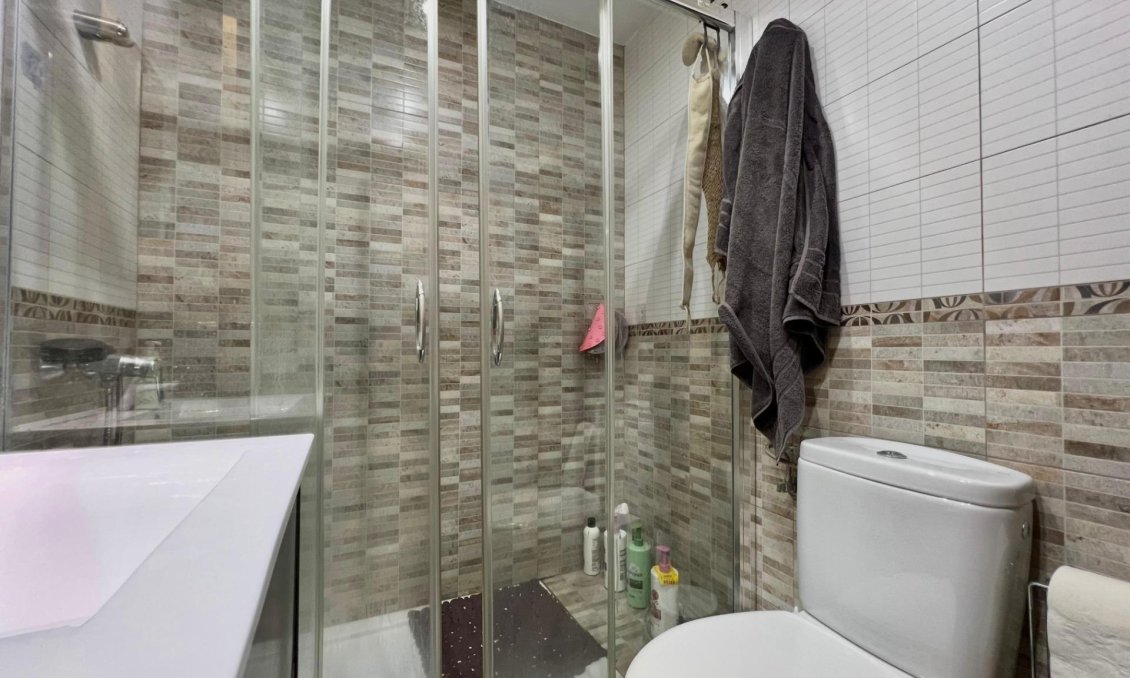 Segunda mano - Apartamento -
Torrevieja - Puerto Deportivo