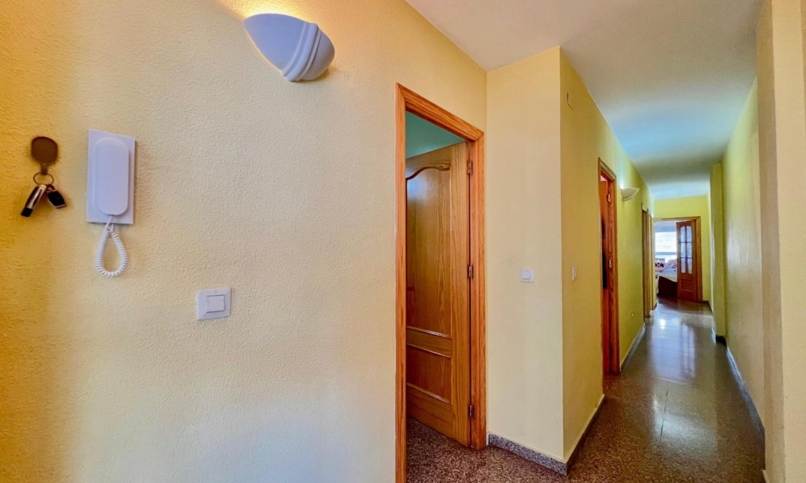 Segunda mano - Apartamento -
Torrevieja - Puerto Deportivo
