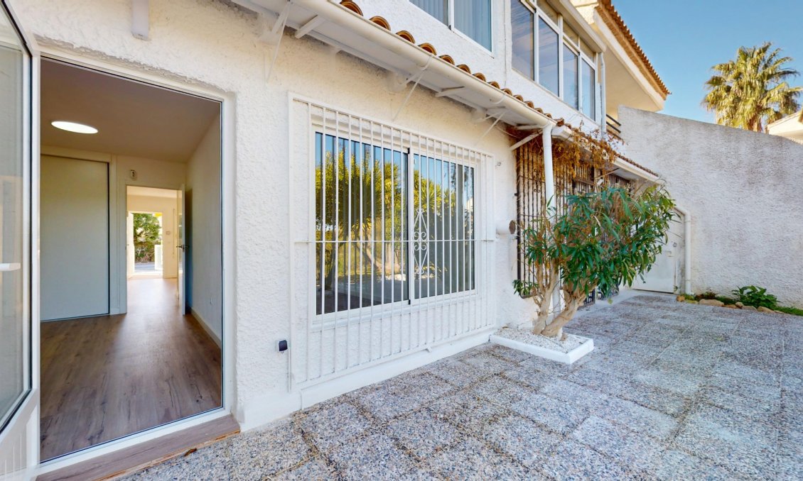 Revânzare - Apartament -
Villamartin - Costa Blanca