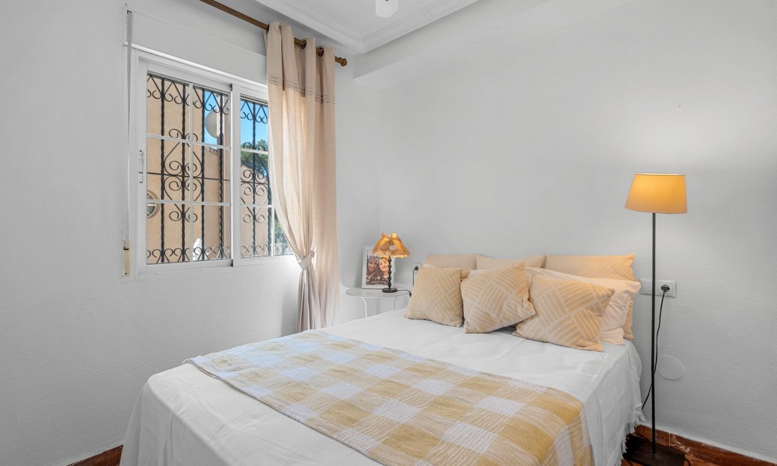 Segunda mano - Villa -
Villamartin - Costa Blanca