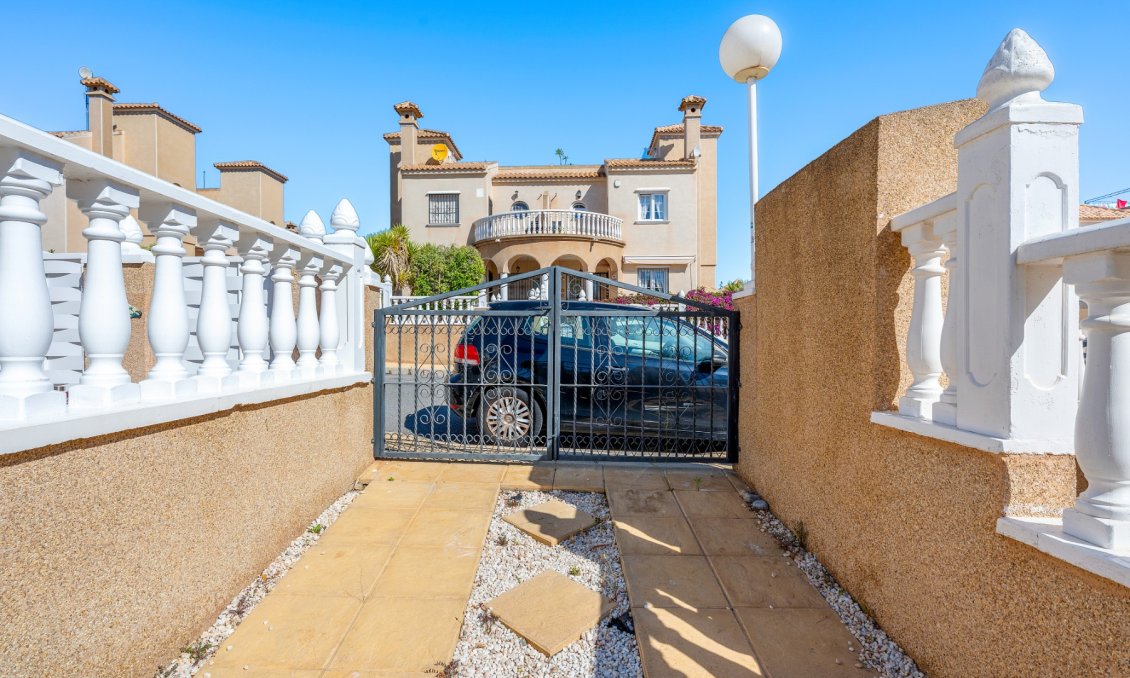 Segunda mano - Villa -
Villamartin - Costa Blanca