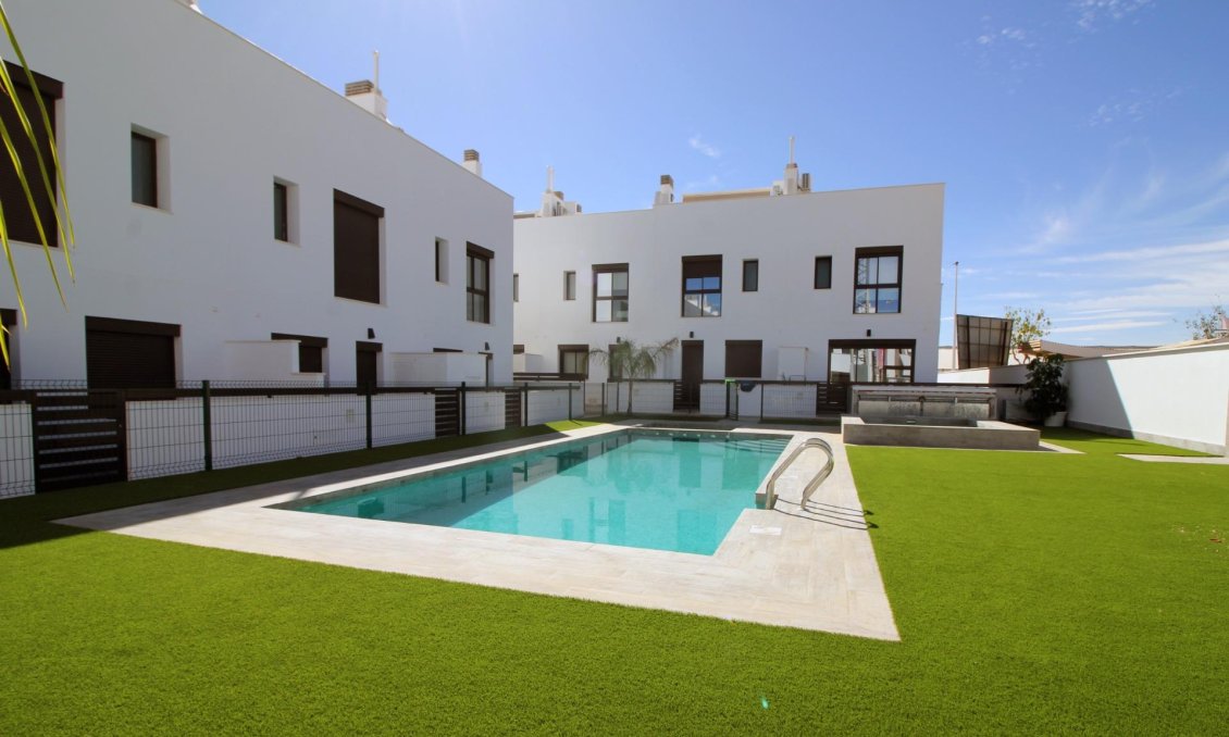 Obra nueva - Villa -
Pilar de la Horadada - parque Andromeda
