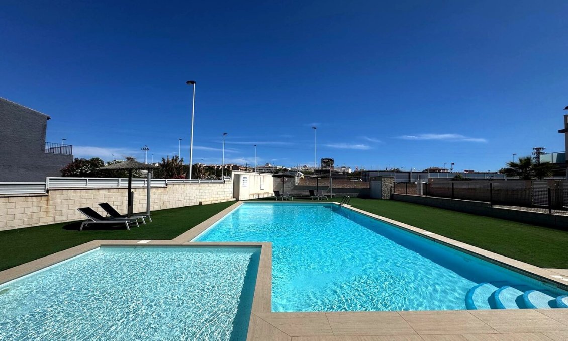 Segunda mano - Apartamento -
Torrevieja - Torreta Florida