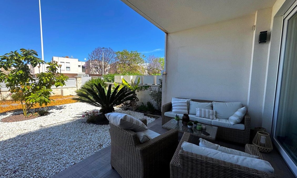 Segunda mano - Apartamento -
Torrevieja - Torreta Florida