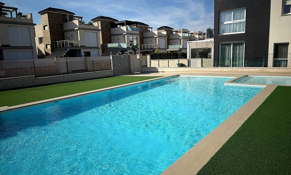 Segunda mano - Apartamento -
Torrevieja - Torreta Florida