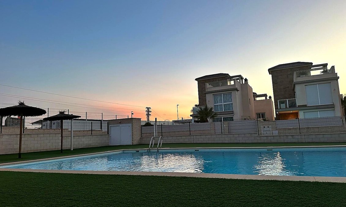 Segunda mano - Apartamento -
Torrevieja - Torreta Florida