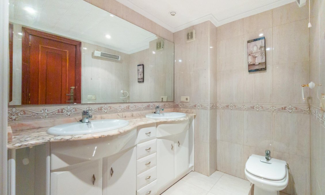 Segunda mano - Apartamento -
Torrevieja - La Mata Pueblo