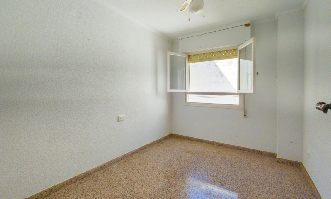 Segunda mano - Apartamento -
Torrevieja - La Mata Pueblo