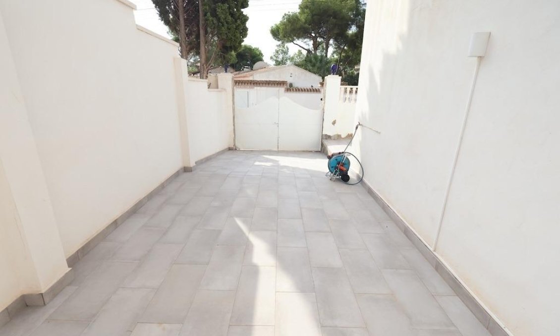 Segunda mano - Villa -
Torrevieja - Costa Blanca