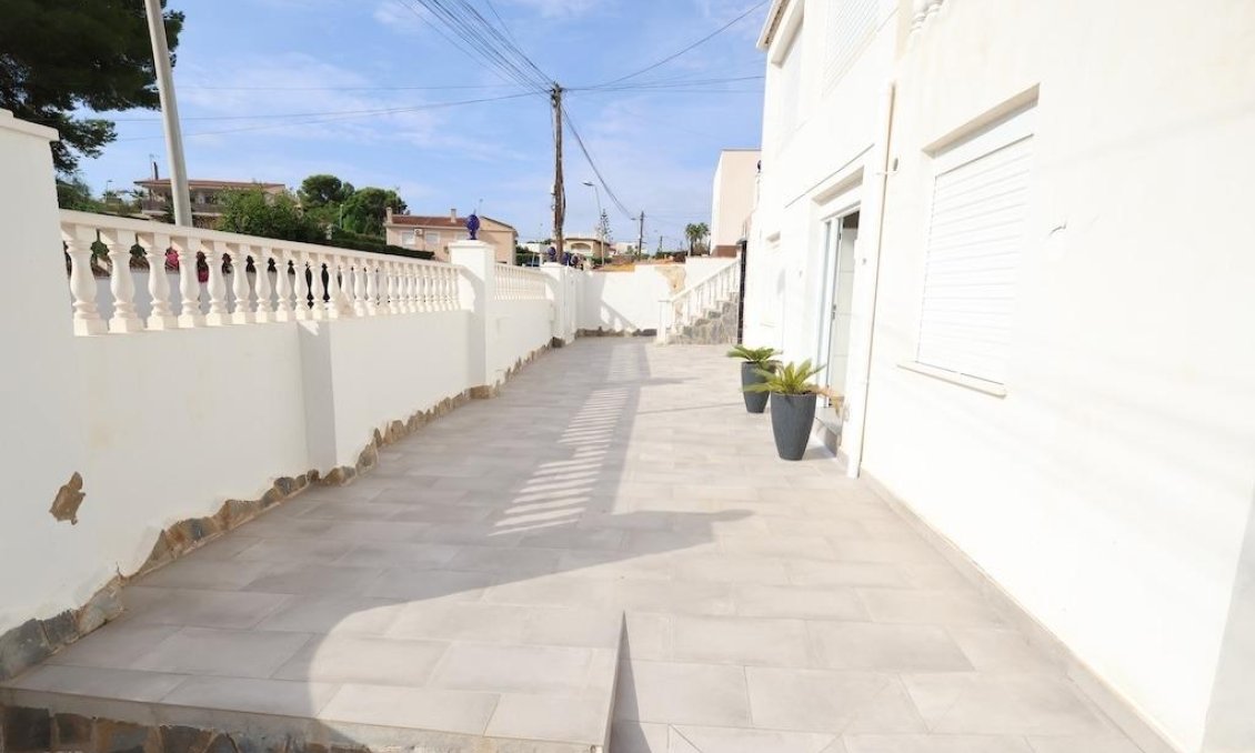 Segunda mano - Villa -
Torrevieja - Costa Blanca