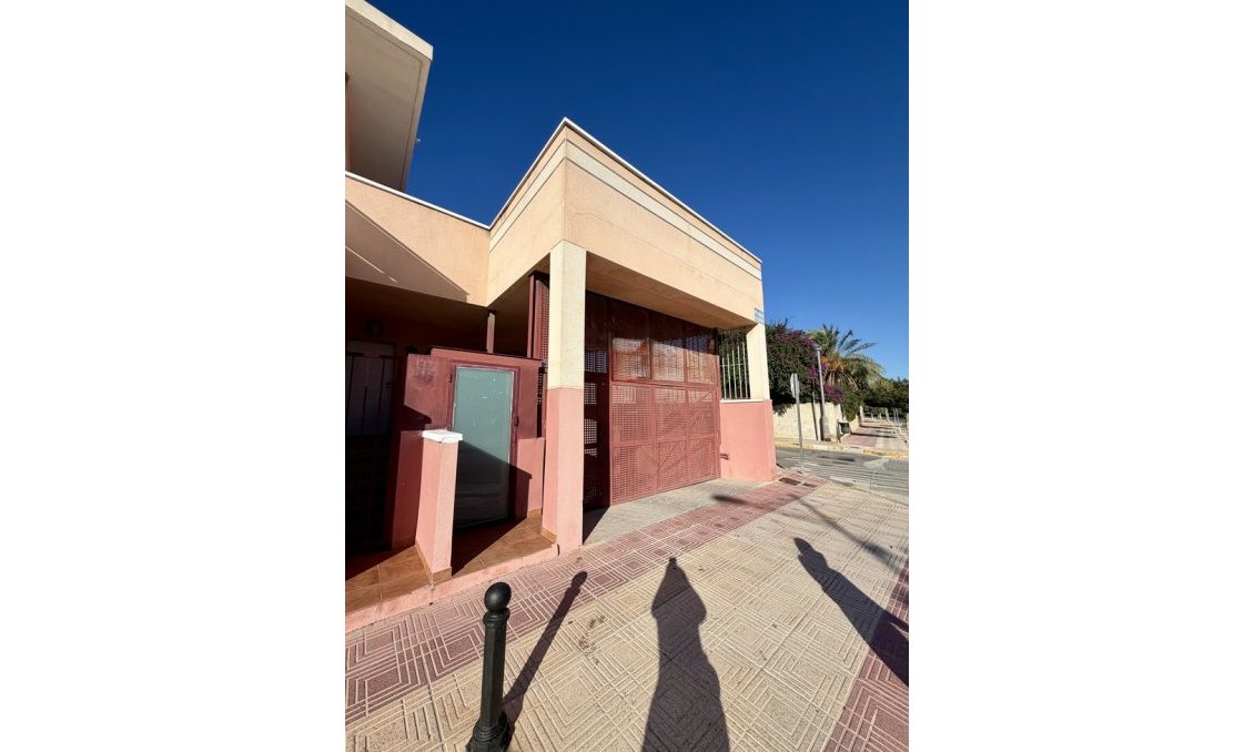 Segunda mano - Bungalow -
Benferri - Inland